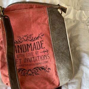 Cross bag - Handmade with love by Sweet Invitations